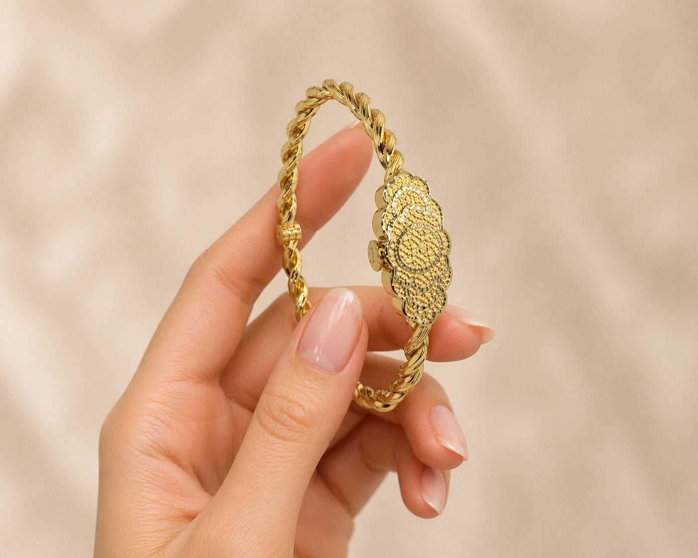 14 Ayar Kaşlı Model Kelepçe